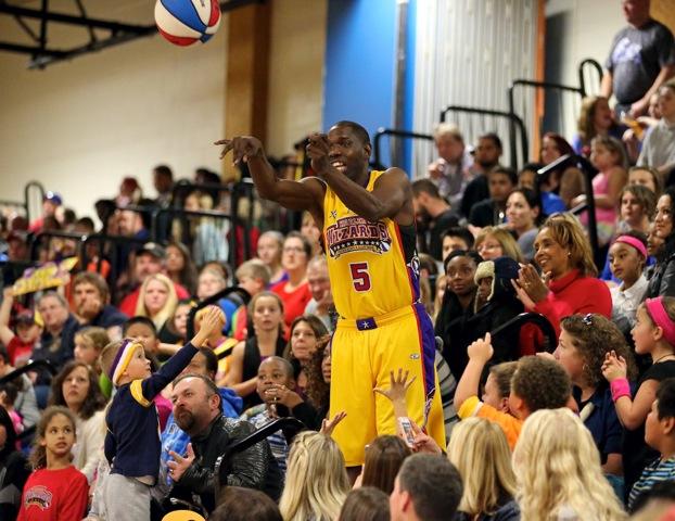 Harlem Wizards take on Tahoma staff