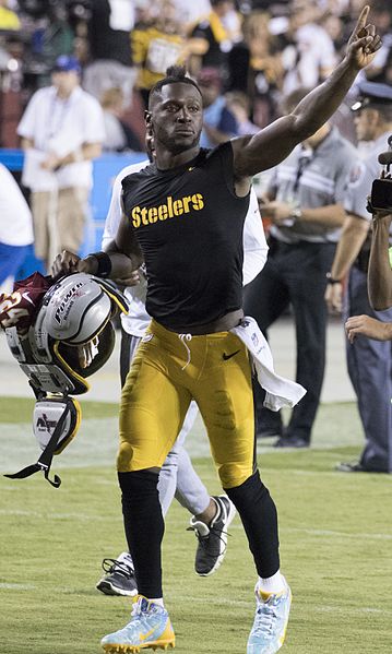 Antonio Browns Nosedive:  From Respected to Despised