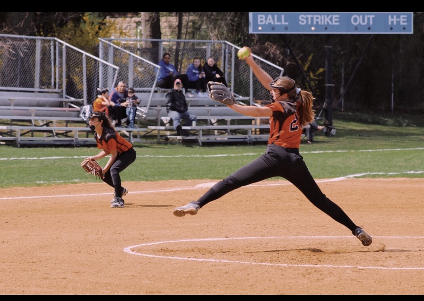 Claire Guitmann pitching