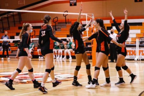 THS Girls Volleyball Dives into Sectional Final with a Win