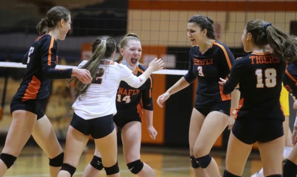 THS Girls Volleyball Dives into Sectional Final with a Win – The Echo