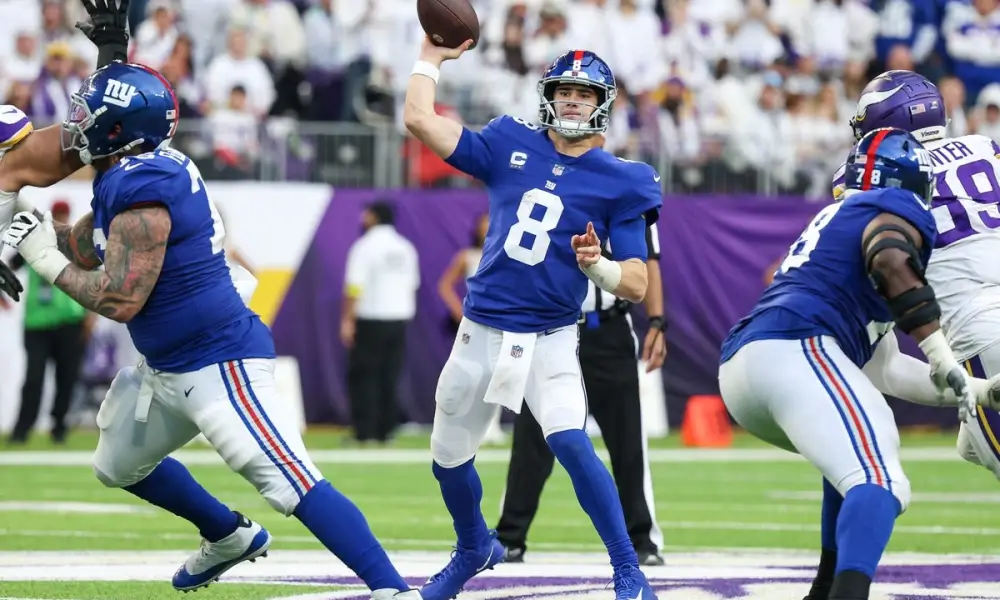 Stellar Daniel Jones leads Giants to upset of Vikings in NFC wild-card  round - CBS New York