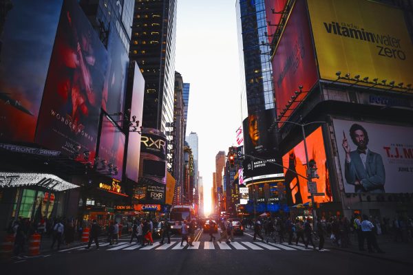 Manhattanhenge Captivates New Yorkers with Spectacular Display