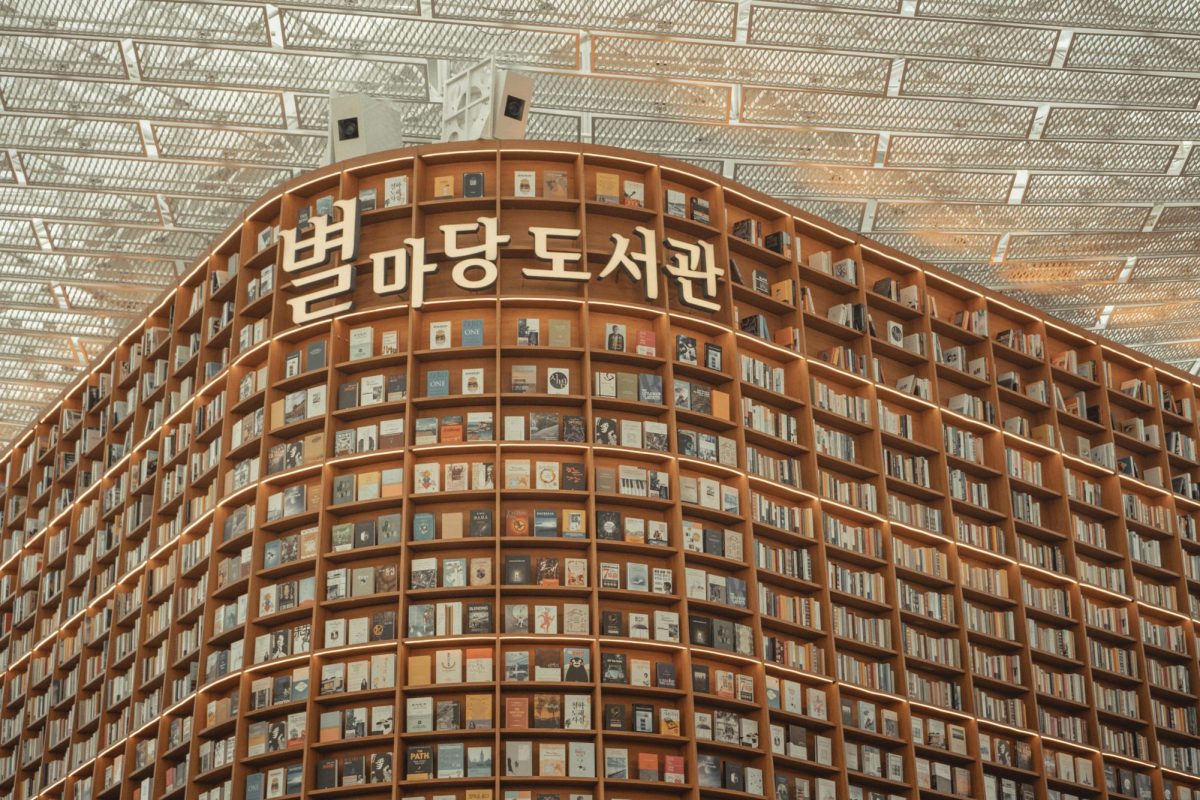 Starfield Library in South Korea. It previously held various exhibitions on Han's works.