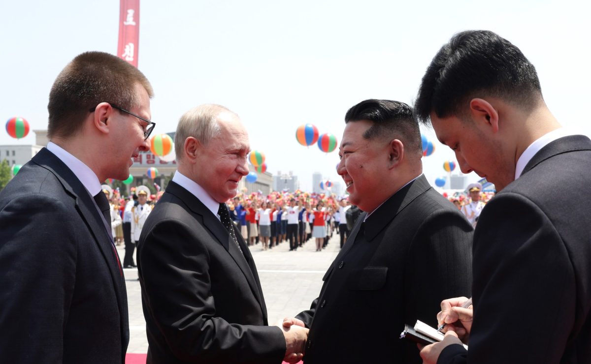 Vladimir_Putin_and_Kim_Jong-un_(2024-06-19)_01