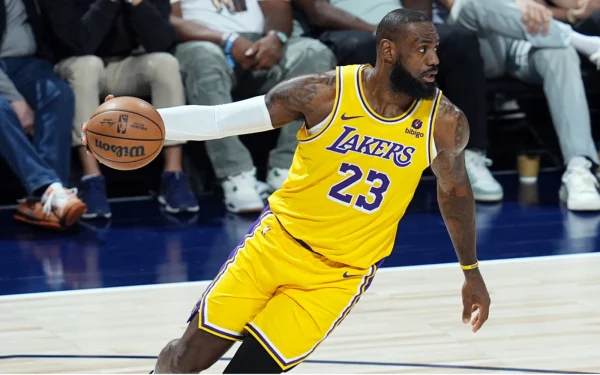 LeBron James and Jr. Play Together Professionally for First Time in History