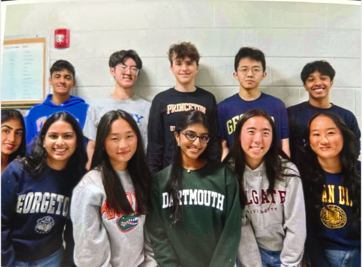 The graduating class of seniors ('25) from Tenafly's Science Research Program!