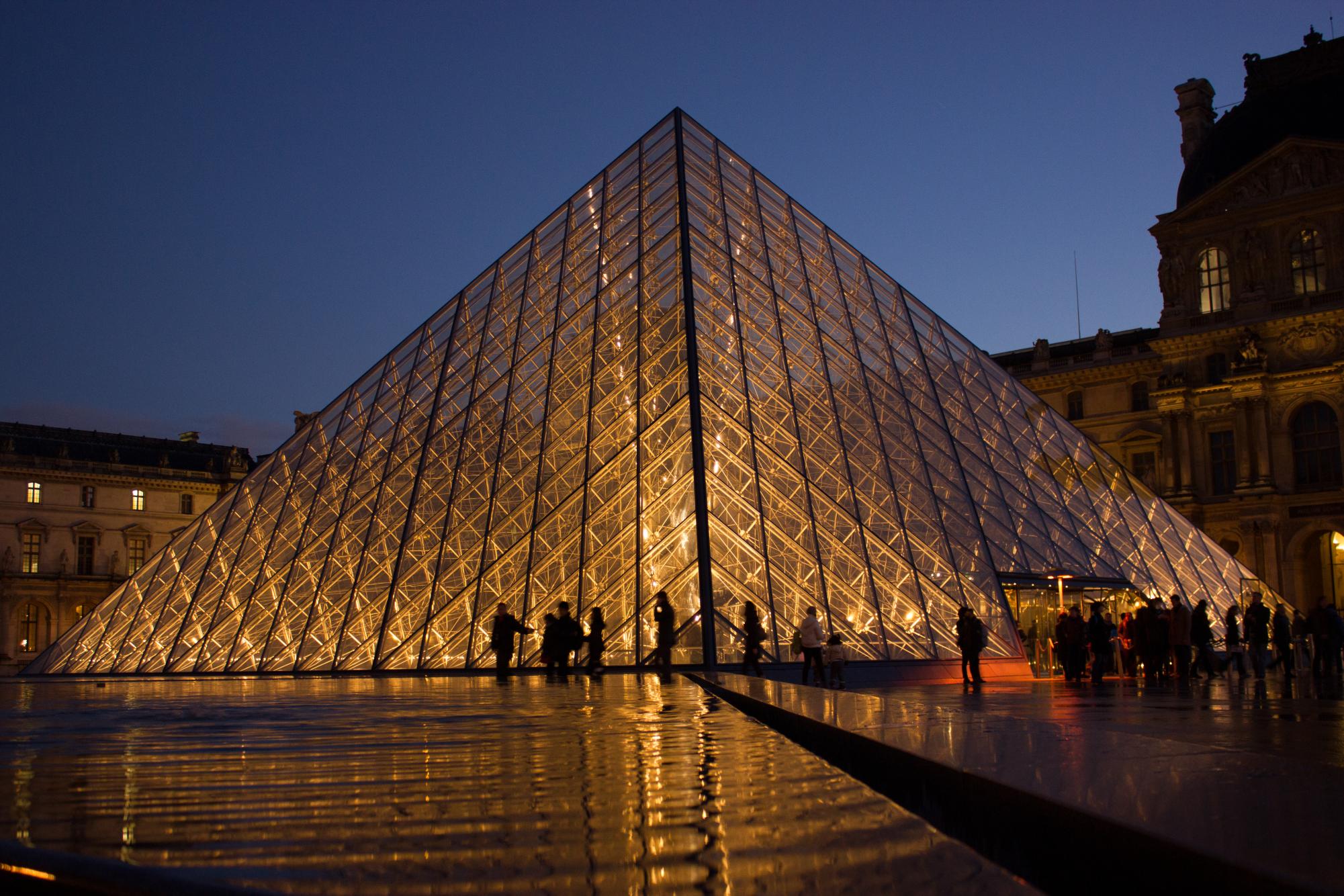 Priceless Jewels Vanish from the Louvre