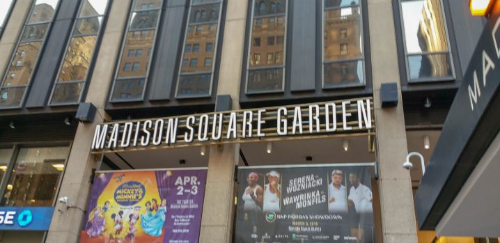 https://commons.wikimedia.org/wiki/File:Madison_Square_Garden_Front_Entrance.jpg
